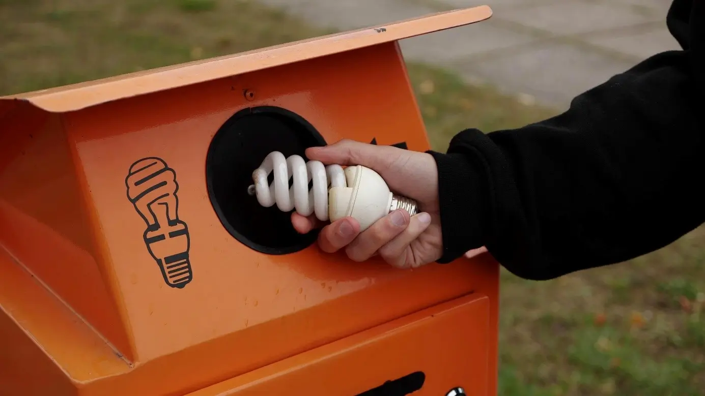 Lampen-EPR – Ausgediente Lampen in dafür vorgesehenen Behältern korrekt entsorgen
